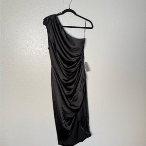 Elliatt Black One-Shoulder Draped Dress